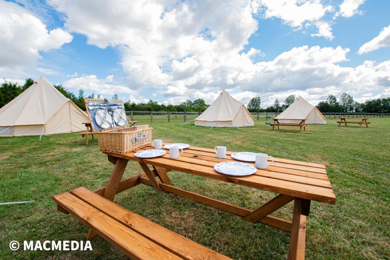 Bell Tent Glamping At Marwell Resort Winchester Exterior foto