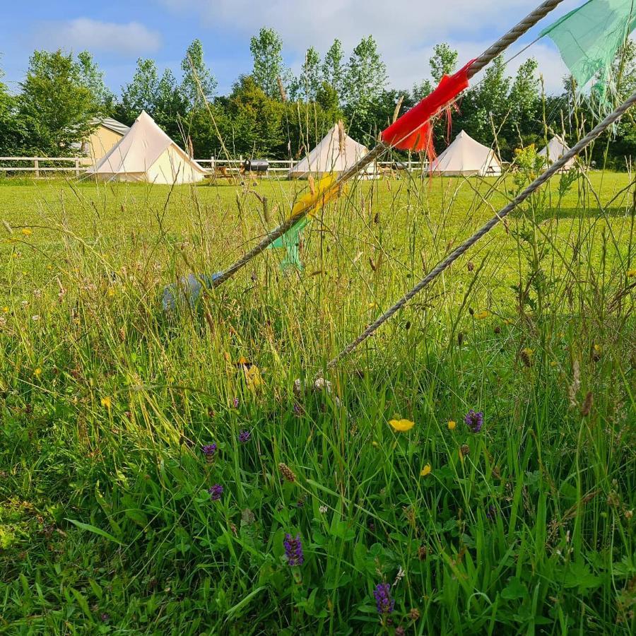 Bell Tent Glamping At Marwell Resort Winchester Exterior foto